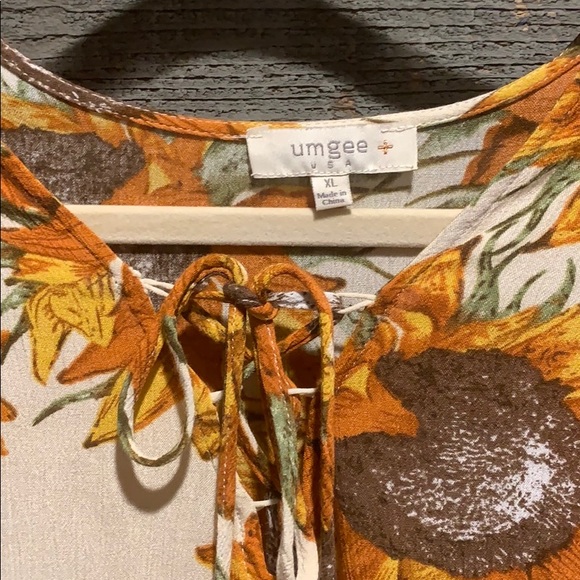 SOLD 💟Peasant Blouse by Umgee - Picture 8 of 8